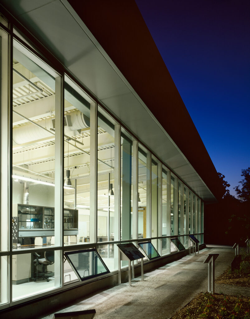 0417.00-Steve Hall-Hedrich Blessing Photography-Exterior 03